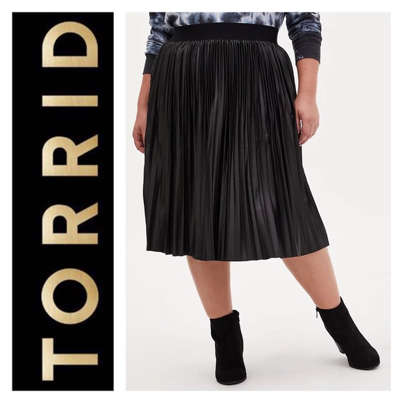 Women’s Black Pleated Skirt - Picture 1 of 5